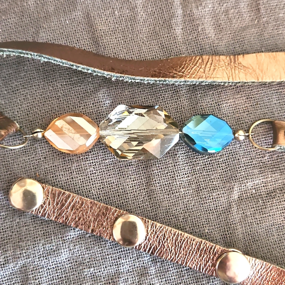 Gray leather wrap bracelet w glass stones suede adjustable bronze tone gray euc